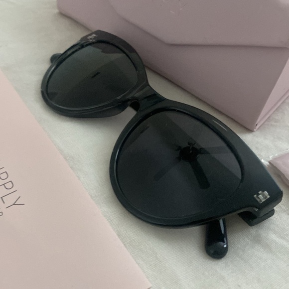 Z Supply polarized black sunglasses - Picture 5 of 5